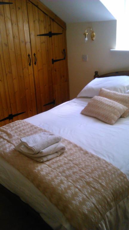 The Glan Yr Afon Inn Holywell  Szoba fotó