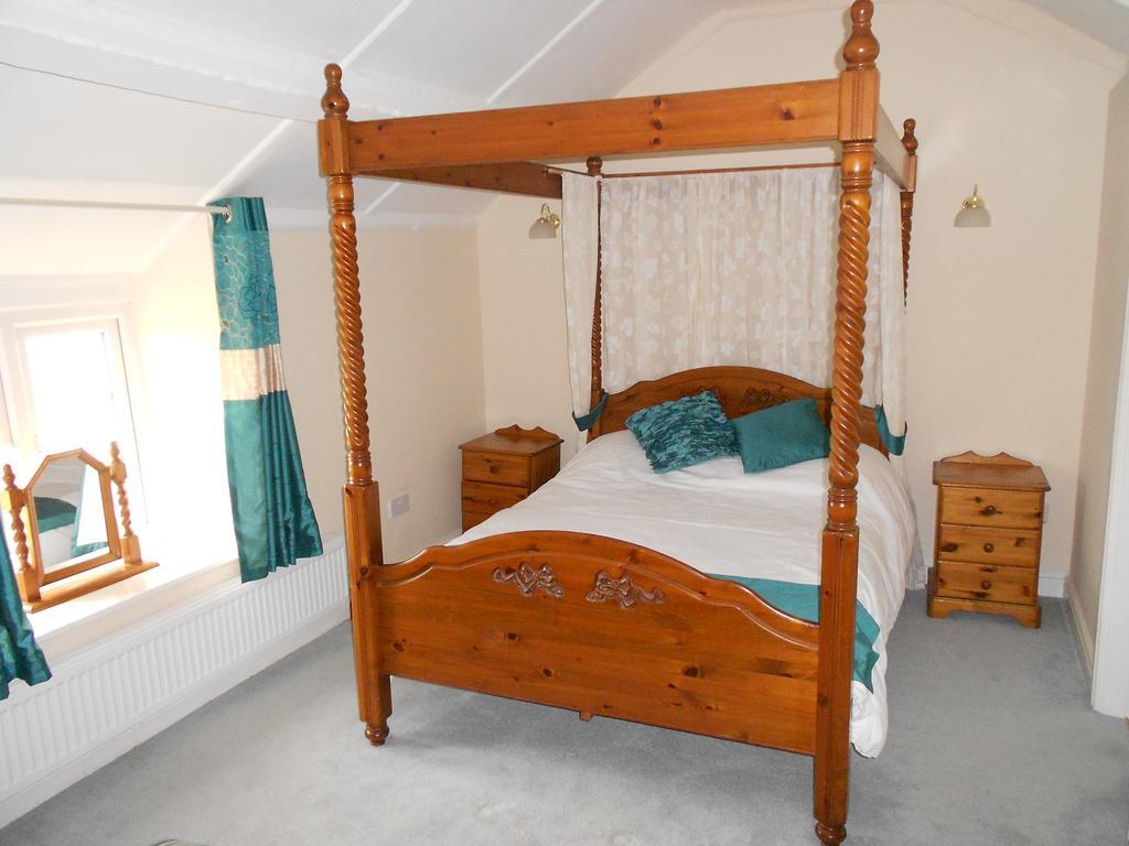 The Glan Yr Afon Inn Holywell  Kültér fotó