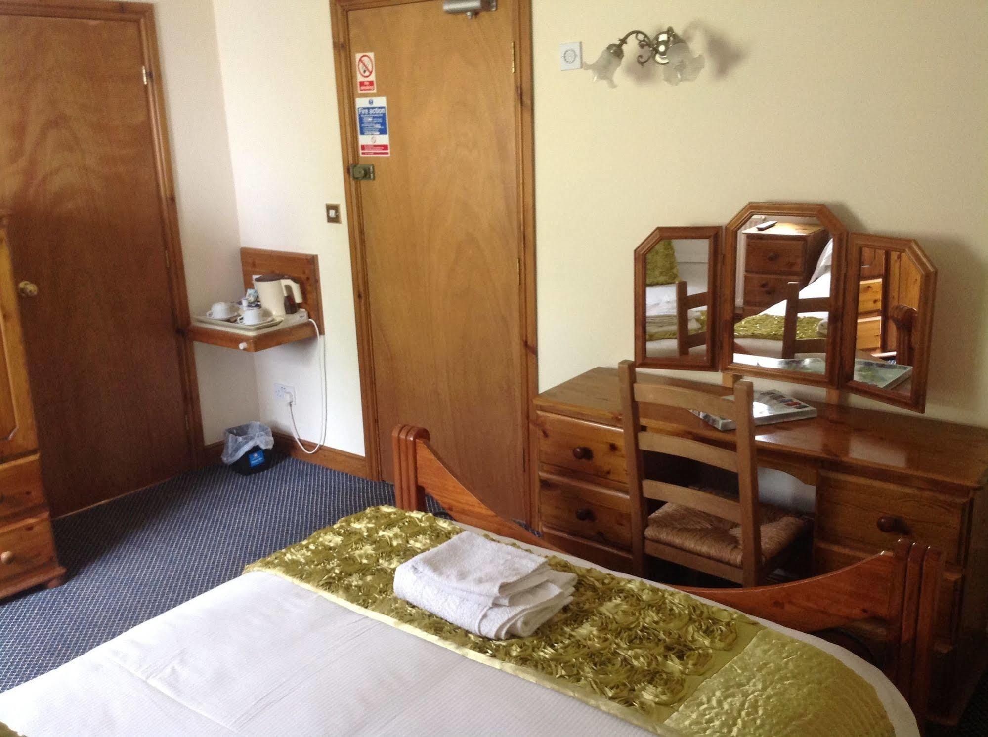 The Glan Yr Afon Inn Holywell  Kültér fotó