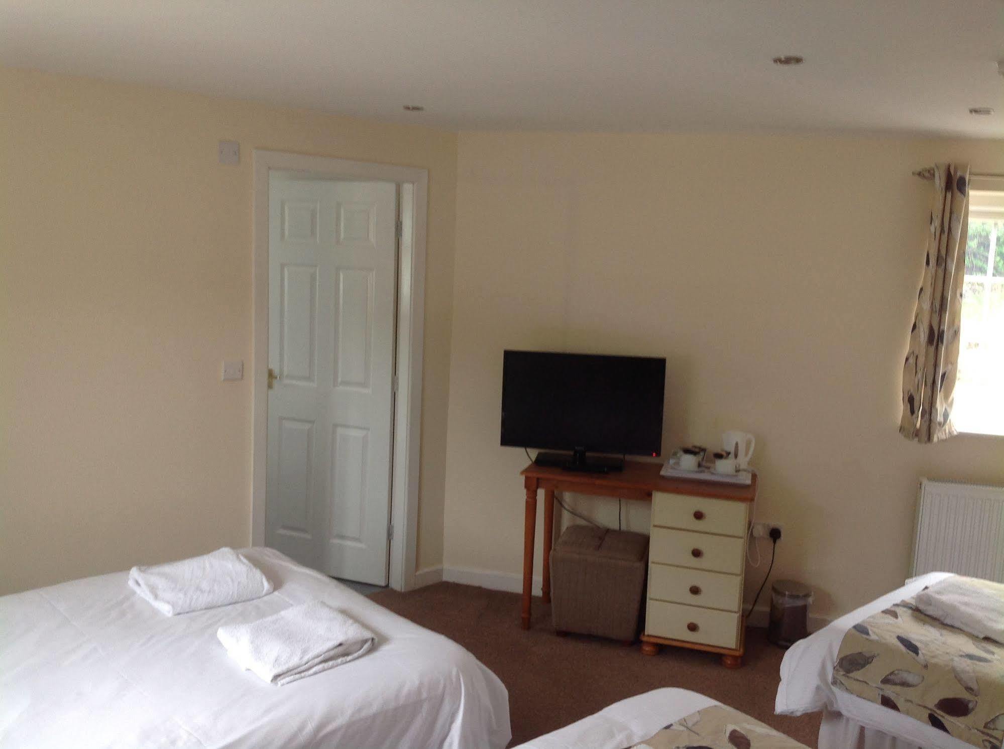 The Glan Yr Afon Inn Holywell  Kültér fotó