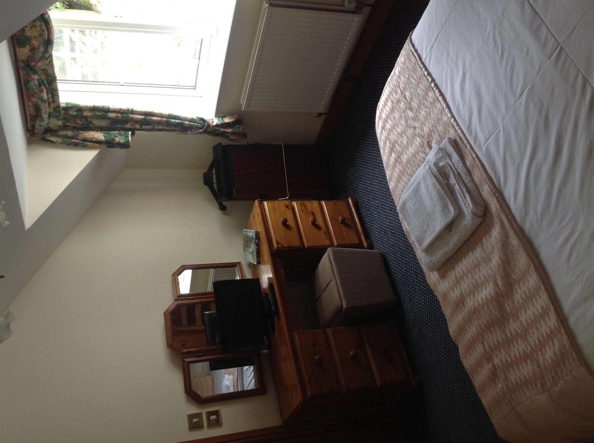 The Glan Yr Afon Inn Holywell  Kültér fotó
