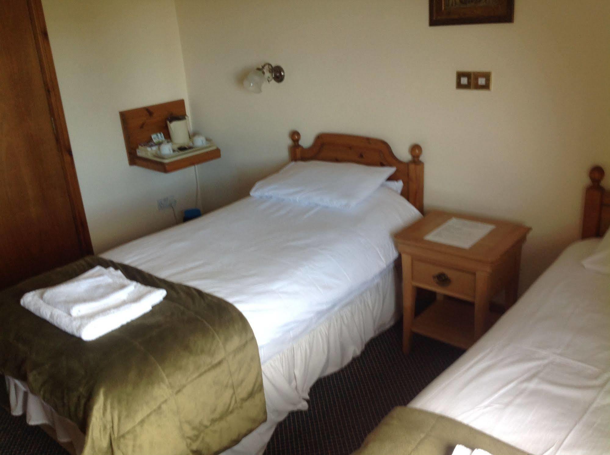 The Glan Yr Afon Inn Holywell  Kültér fotó