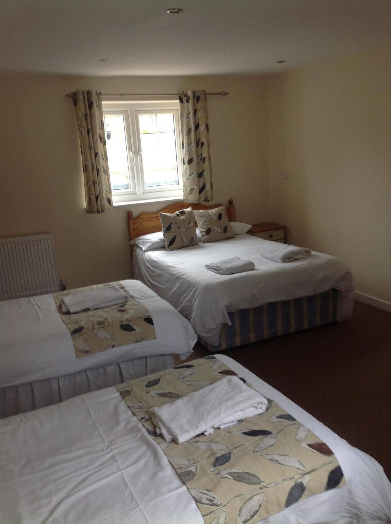 The Glan Yr Afon Inn Holywell  Kültér fotó